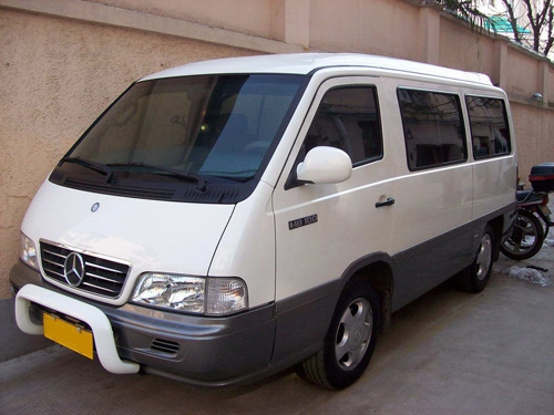 奔馳MB100商務(wù)車